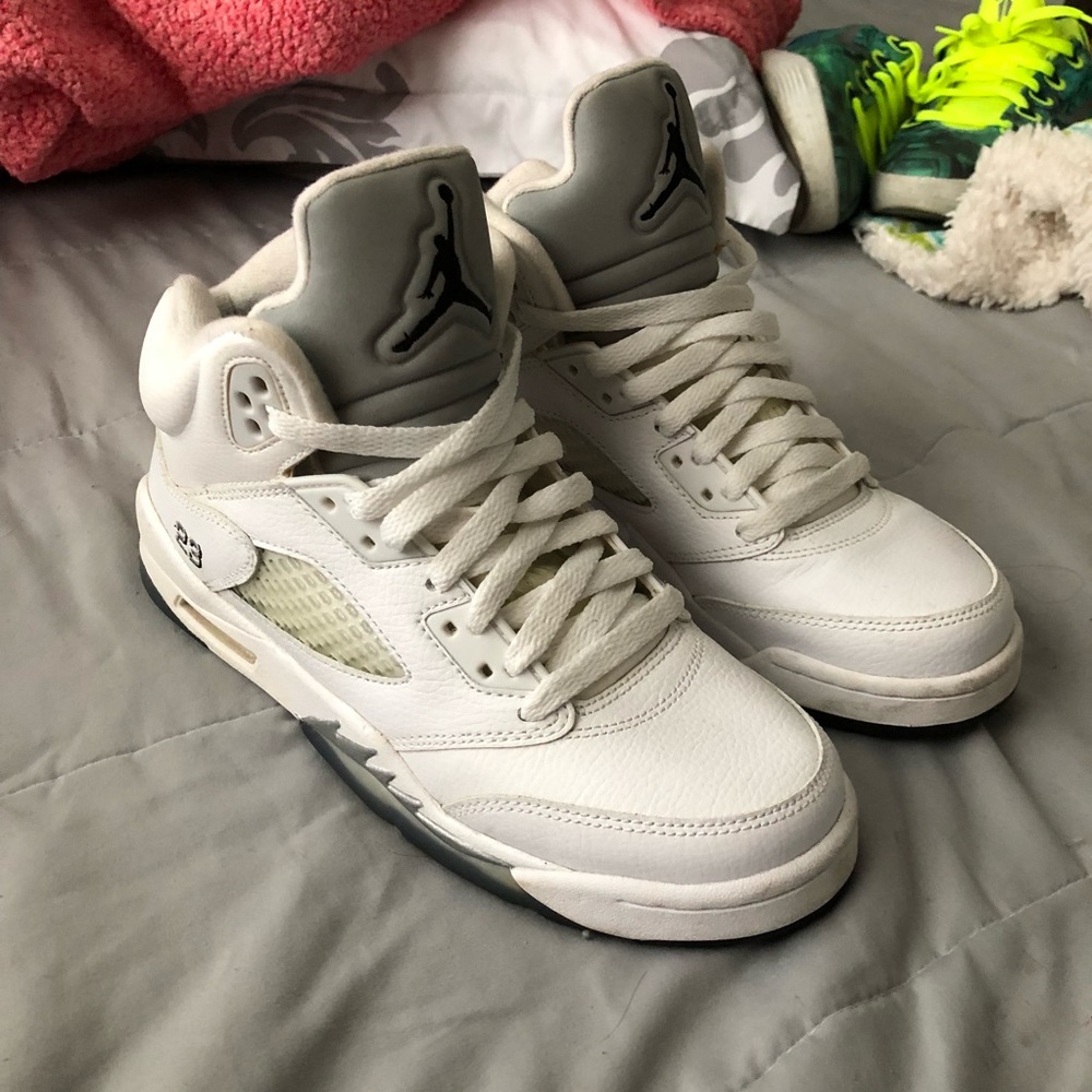 Air Jordan 5 White Metallic (Size 6.5y)